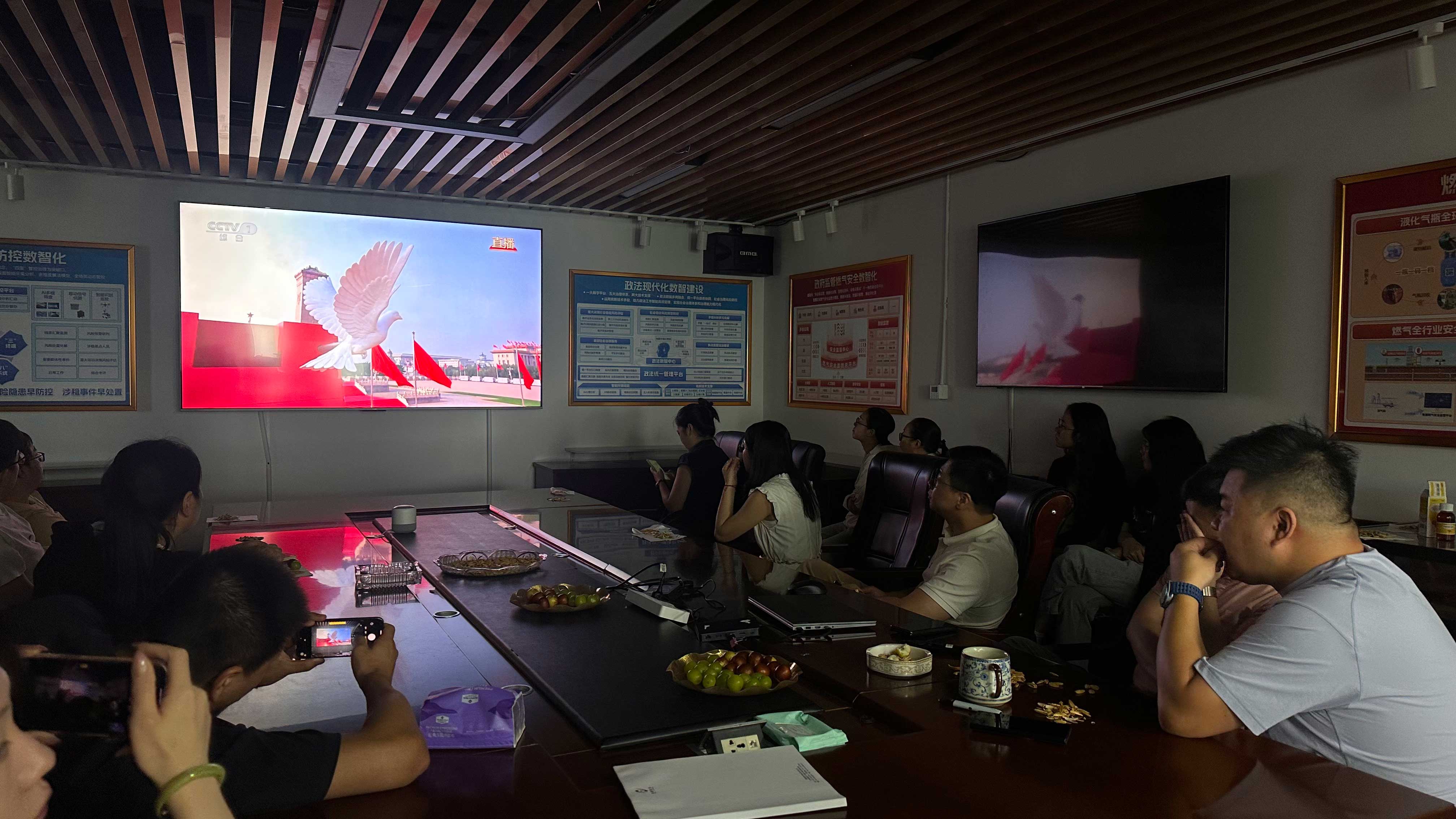 江蘇海盟員工共觀抗戰(zhàn)勝利 80 周年閱兵，汲取奮進(jìn)力量